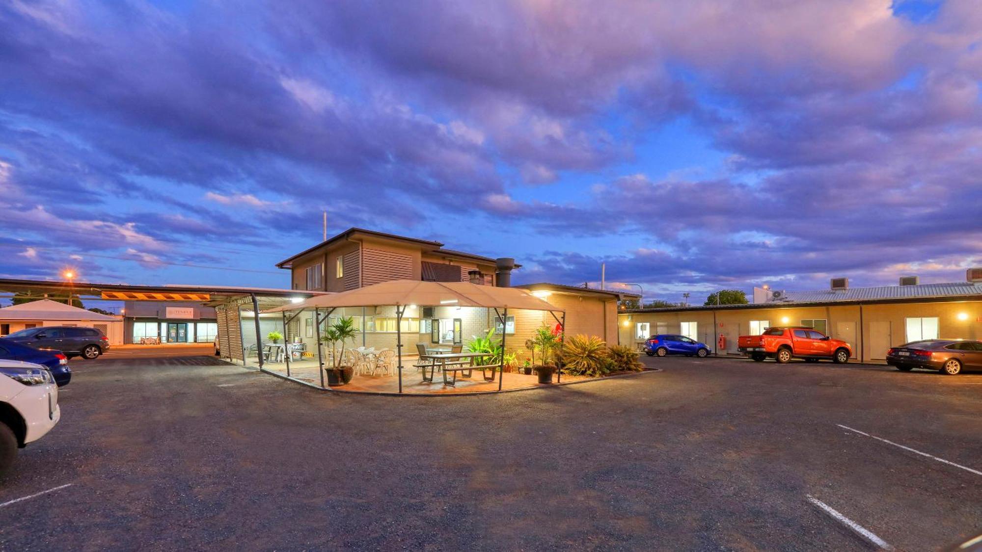 Motel 707 Эмералд Экстерьер фото